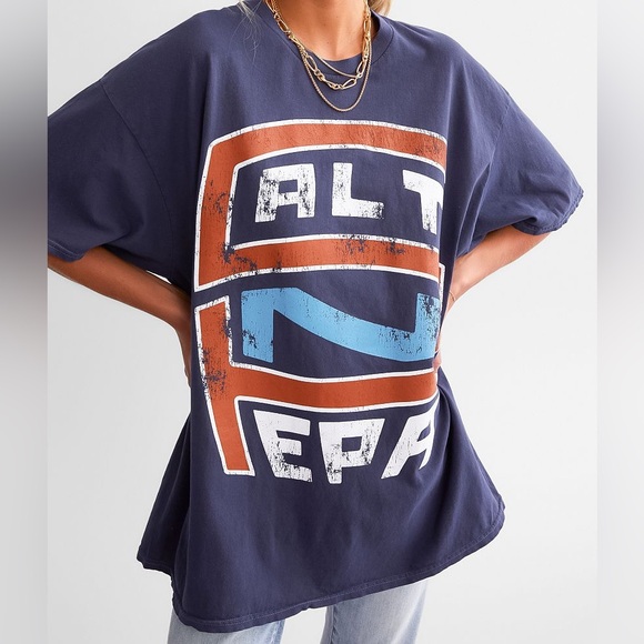 Tops - Salt N Pepa Graphic Tee